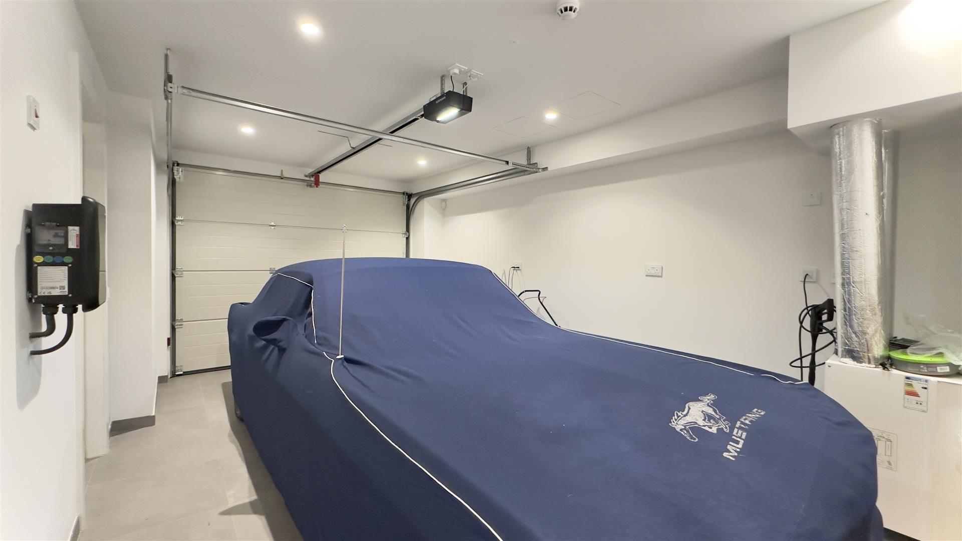  Image of House - 4 Bedrooms - 4 Bathrooms for Sale in North Gorge-Gibraltar, Image 15